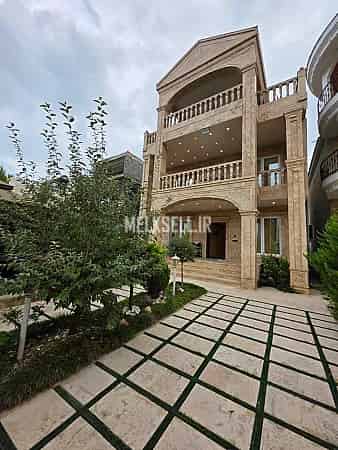 خريد کاخ‌ویلا جنگلی با شاه‌نشین .روف‌گاردن .ویوی ابدی جنگل