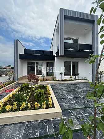 ویلای نیم دوبلکس شهرکی با روف گاردن/نورگیر عالی/نزدیک جنگل