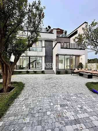 ویلایی 400 متری با استخر و امکانات کامل، محیطی آرام و دنج