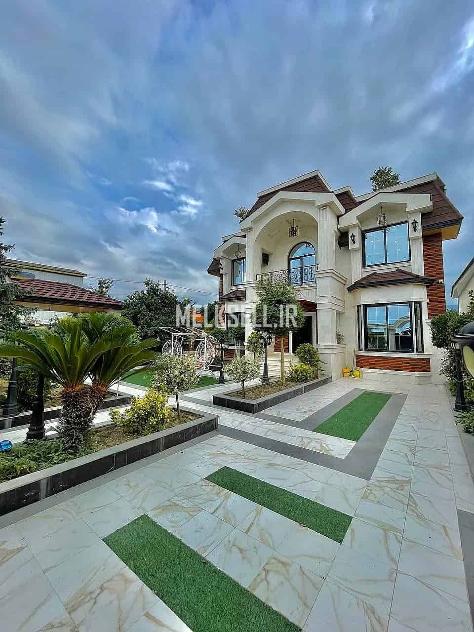 خرید ویلا نما کلاسیک ۵۰۰ متری ۴ خوابه سندار